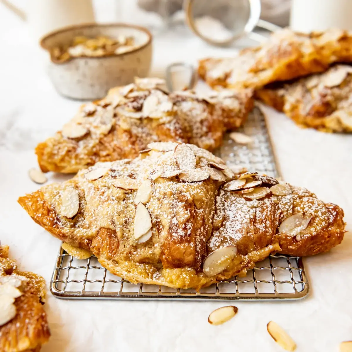 Croissant w Almond