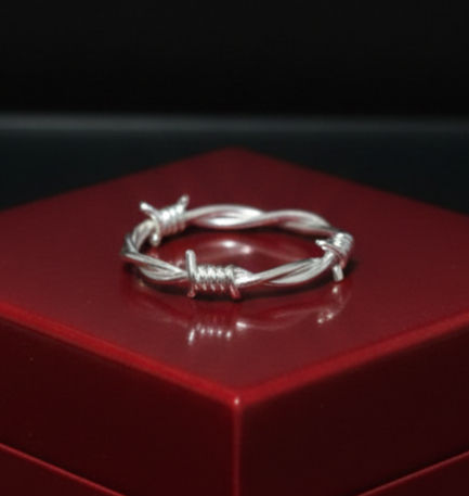 Thorned Elegance Ring