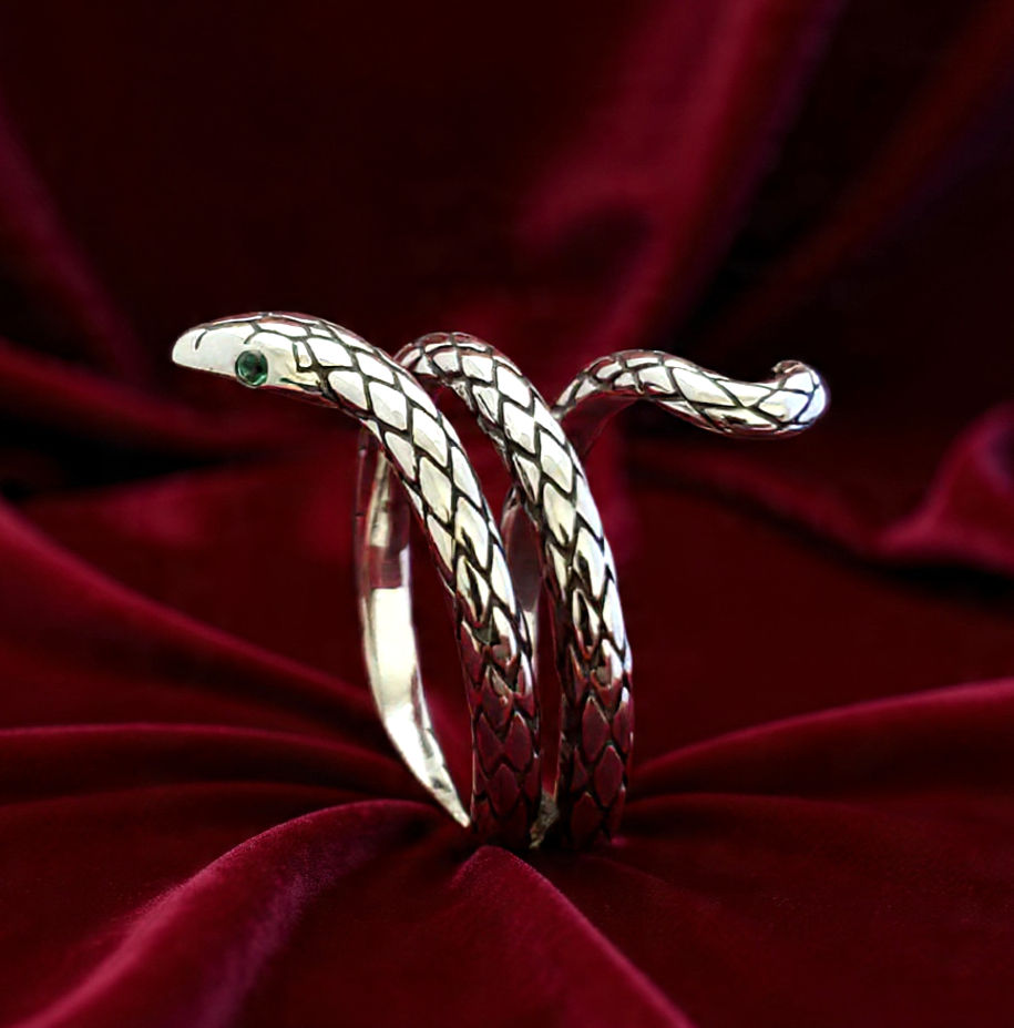 Snake Ring - Green Eyes