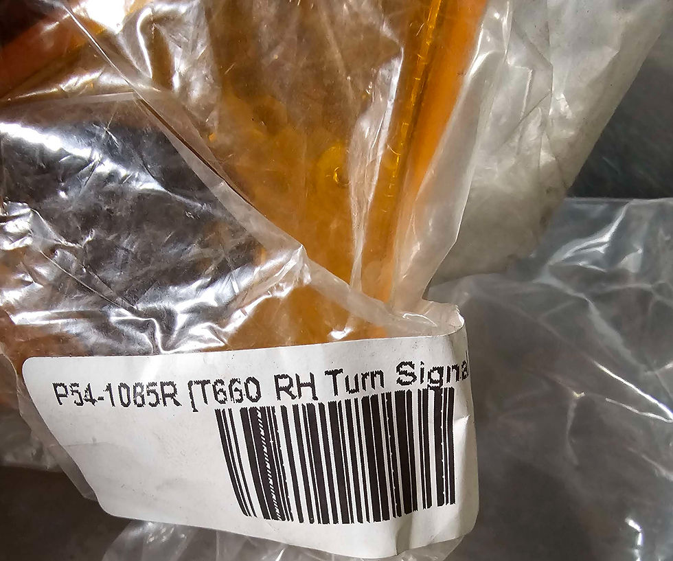 Thumbnail: Paccar P54-1085R Kenworth Fend Turn-Signal Light LEFT View