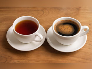 Sip Smarter: Tea vs Coffee in Caffeine Content and Lasting Effect