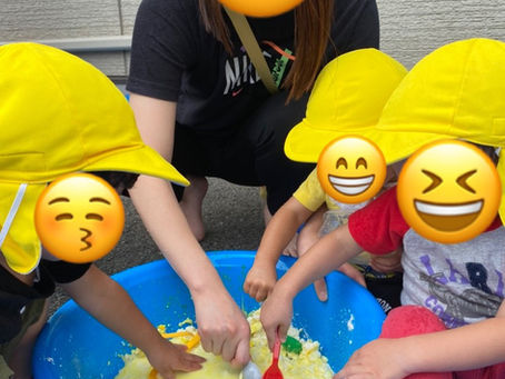 🌞お外で片栗粉の感触遊び🌞~飯塚市鯰田 飯塚北らぶはーと保育園~ 365日開園