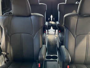 ハイエースファインテックツアラー シートカバー取付 USBアダプター取付