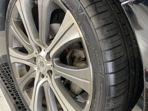 どシャコタンエスティマのタイヤ交換です