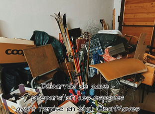 Photo d'une intervention de débarras et évacuation réalisée par CleanMoves à Orbe, canton de Vaud (Suisse romande), avec du mobilier, objets encombrants et éléments inutilisés à évacuer.