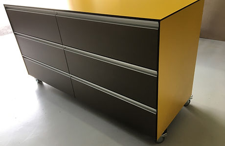 Mathez meuble jaune 2.jpg