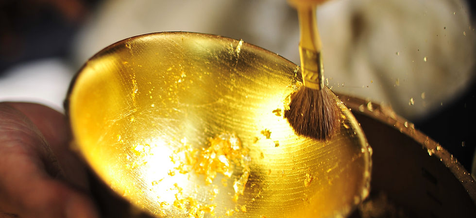 For four generations, Gomei Kinpaku Kougei has carried forward the art of gold leaf gildin