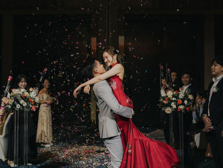 Brandon & Jean's actual day wedding photoshoot at W Hotel Singapore, shot by Alexis from Bridelope Productions.