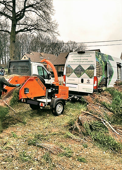 camionette en hakselaar_edited.jpg