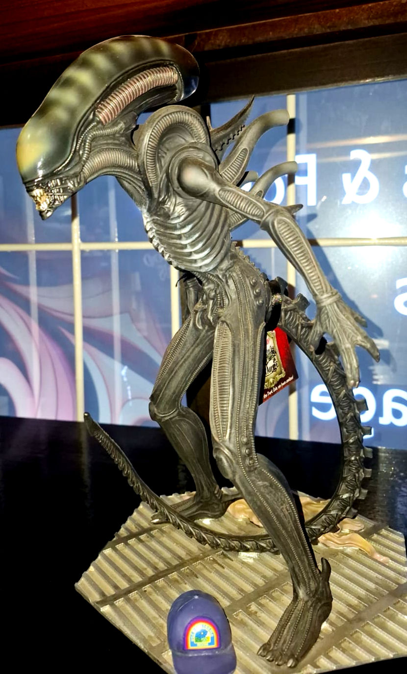 Thumbnail: Alien Predator figurine