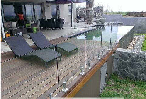 Frameless glass deck railings built in West Vancouver.