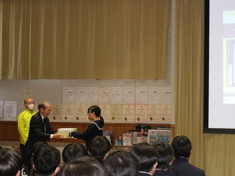 令和７年度　同窓会入会式が多目的ホールにて行われました。新規会員数は１４０名となります。