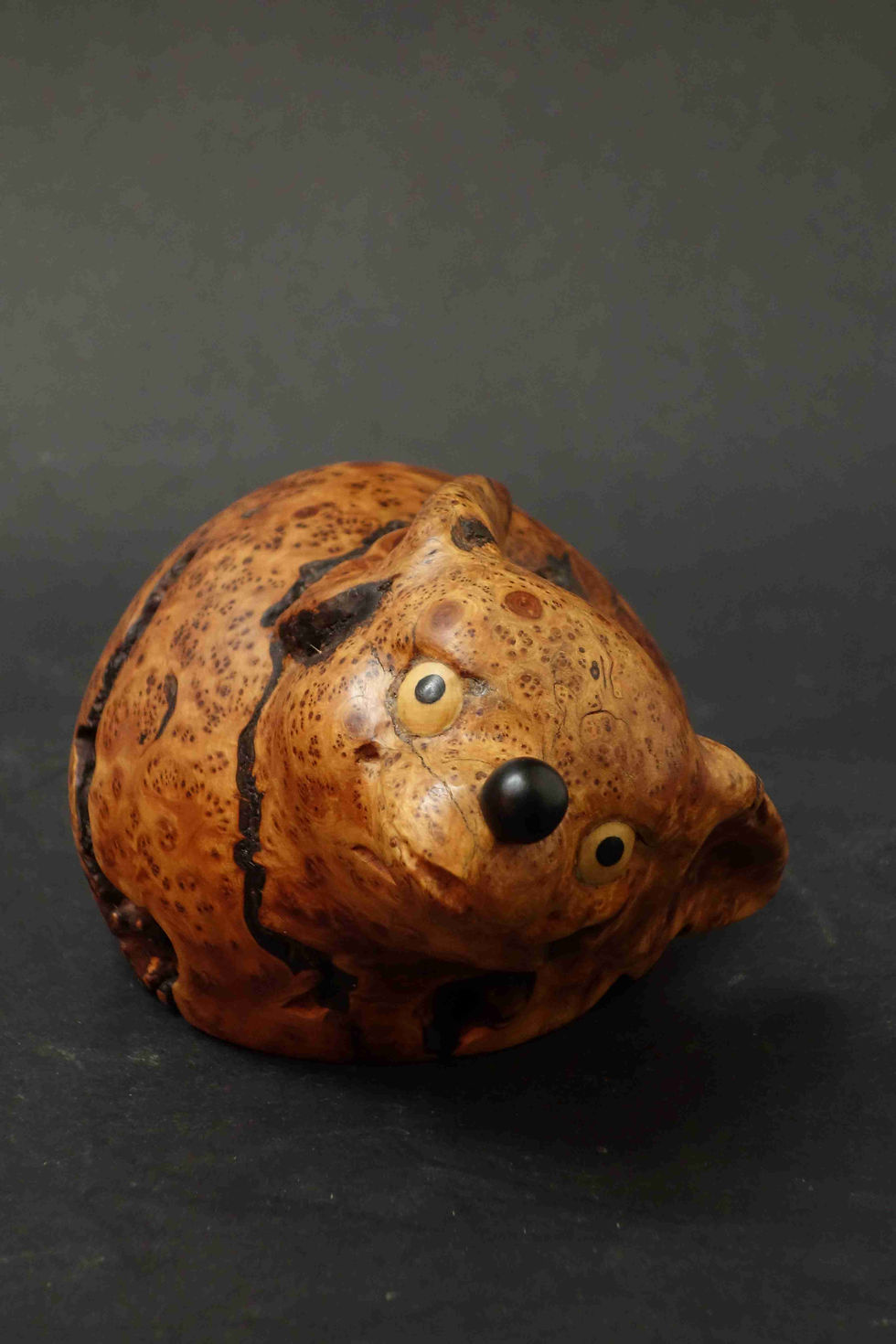 Miniature : Petit animal à l'air canaille, L 17 cm, sculpture en bois de Christian Delacoux