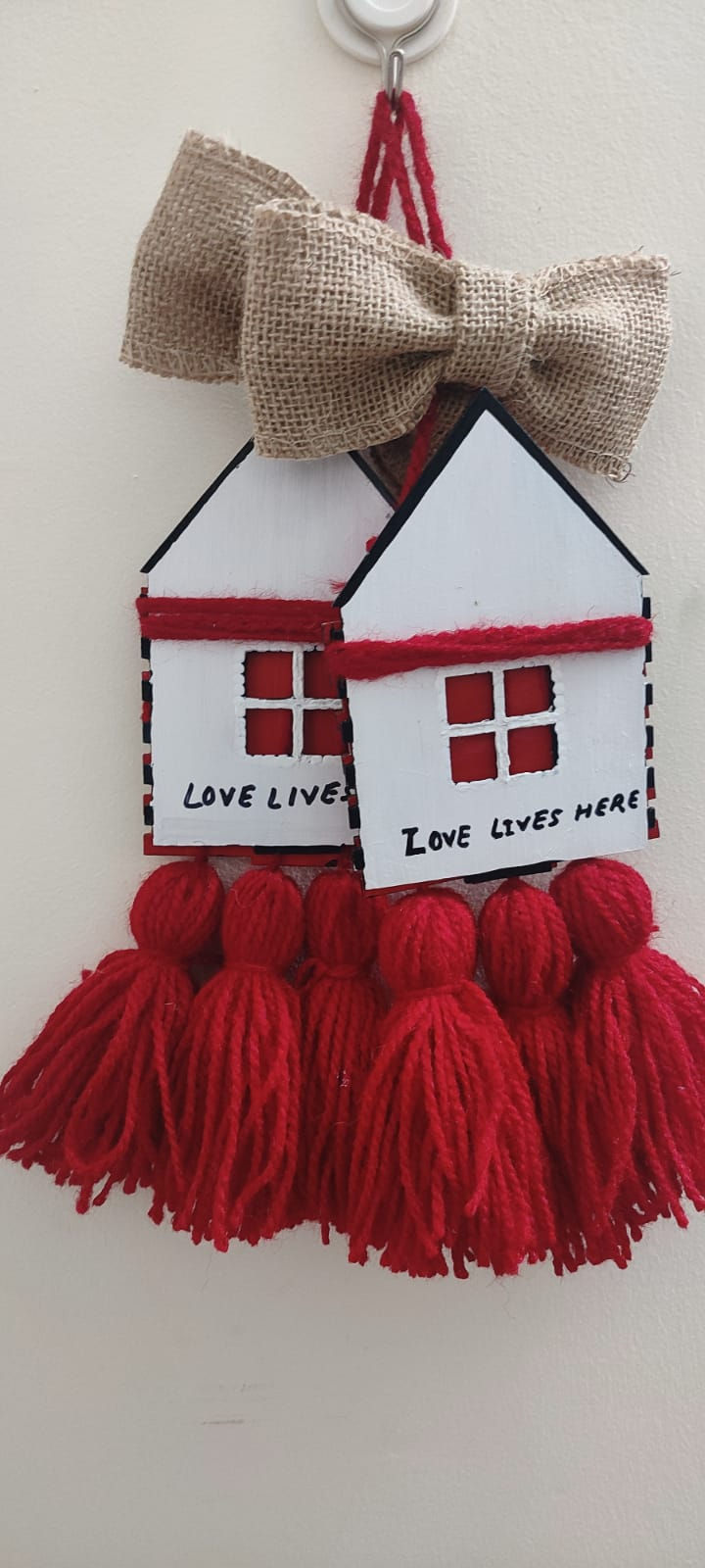 Миниатюра: Love Lives Here ❤