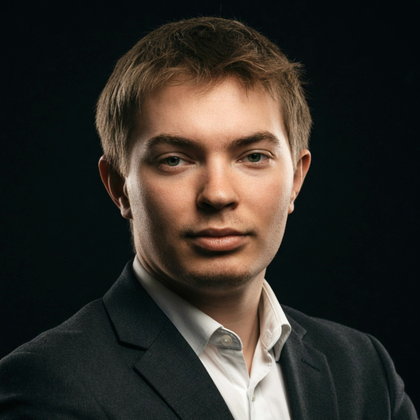 Easton Stevens - Headshot_edited_edited.jpg