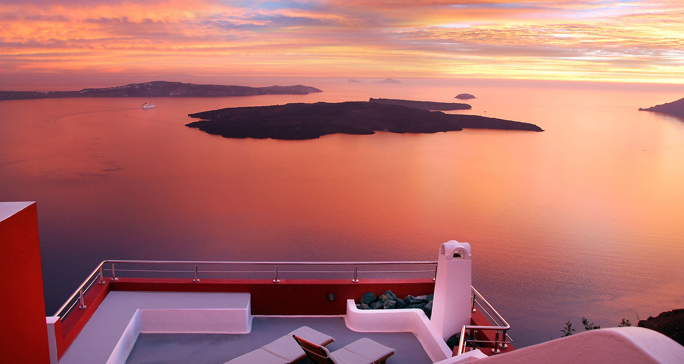 Hotel with sunset views in Santorini