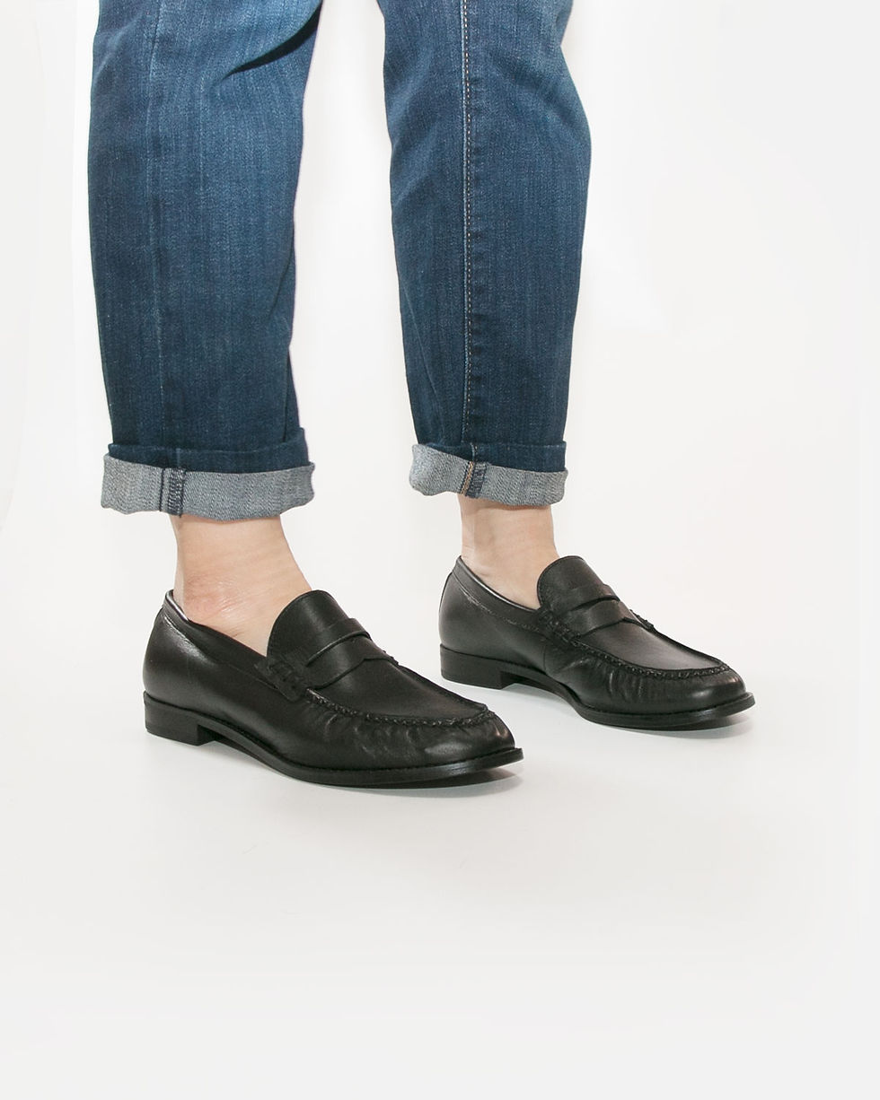 サムネイル： Classic Loafer for Women - Black / Dark Brown