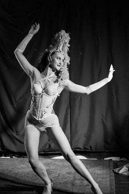 Scarlett Whispers Burlesque_Riot Reveals Cabaret_ Edinburgh_ August 2025_Photo by Martin T