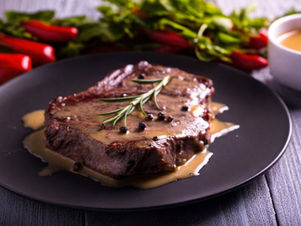 Bife com molho à café