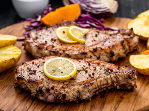 🥩 Costeletas de Porco com Couve Roxa e Maçã: