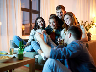 📺✨ Jantar TV — Porque há noites que pedem conforto, sofá e boa companhia