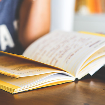 Struggling reader reading
