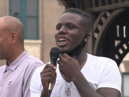 Meridian native Jamal Roberts celebrated with a parade downtown