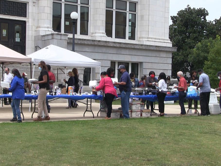 Mayor of Meridian treats members of the community to a free lunch on city hall lawn