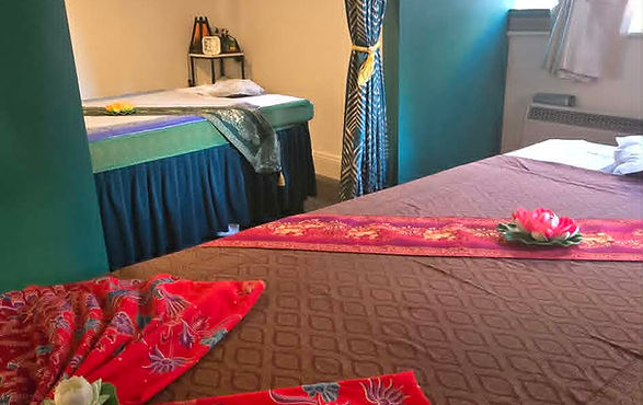 Twins bed for couple massage