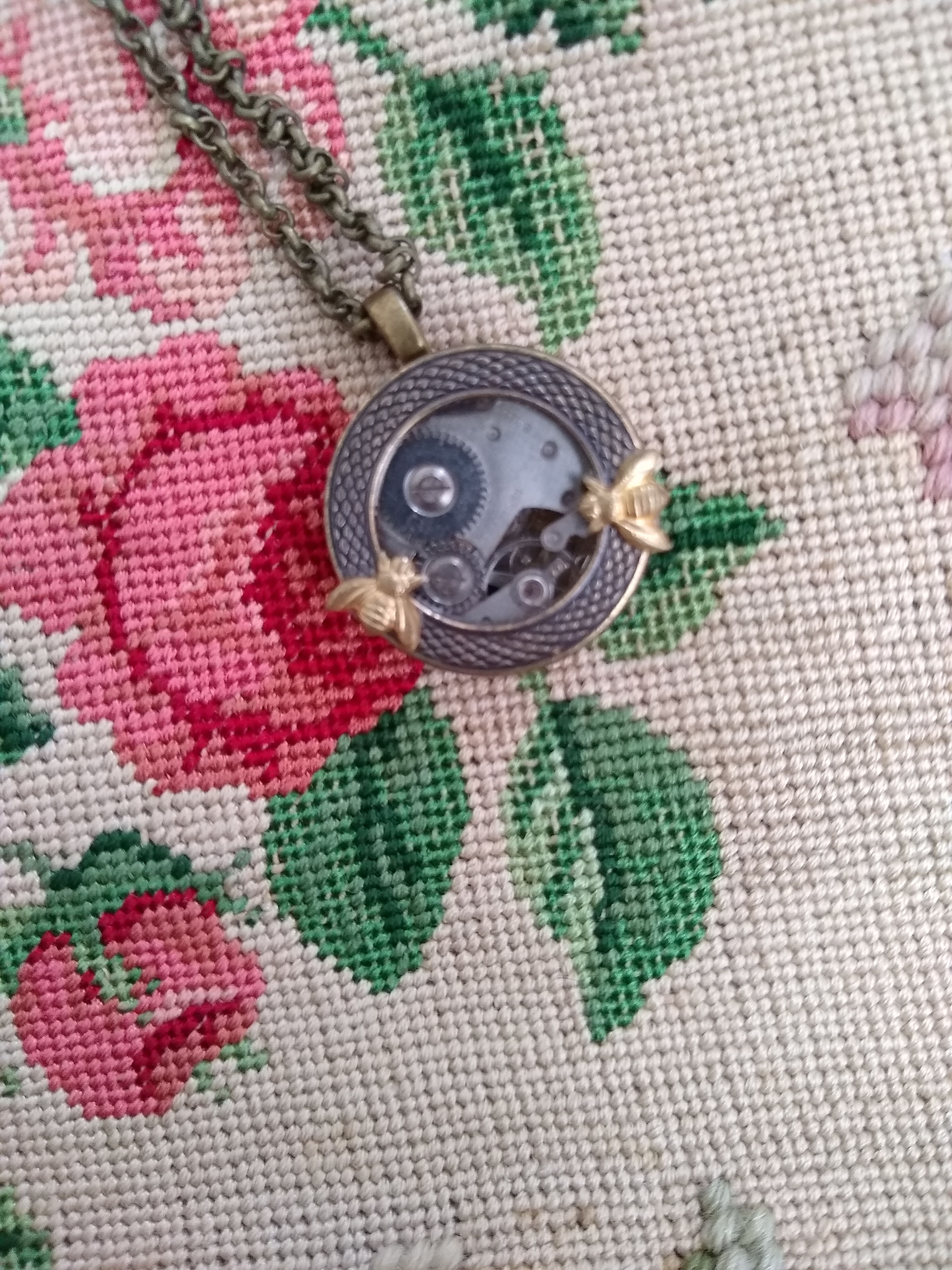 Round 2.5 Bee Pendant Bronze Tone