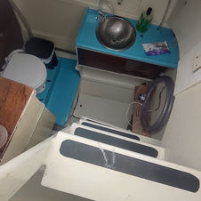 WC catamaran amelia