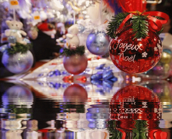noel 2018 4.gif