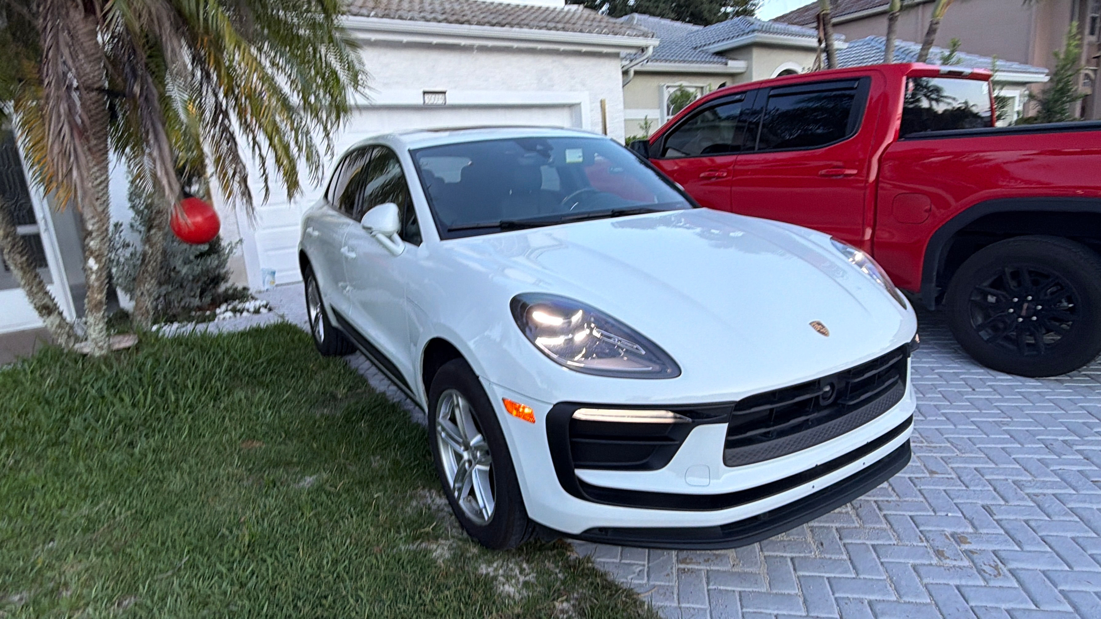  2024 Porsche Macan 