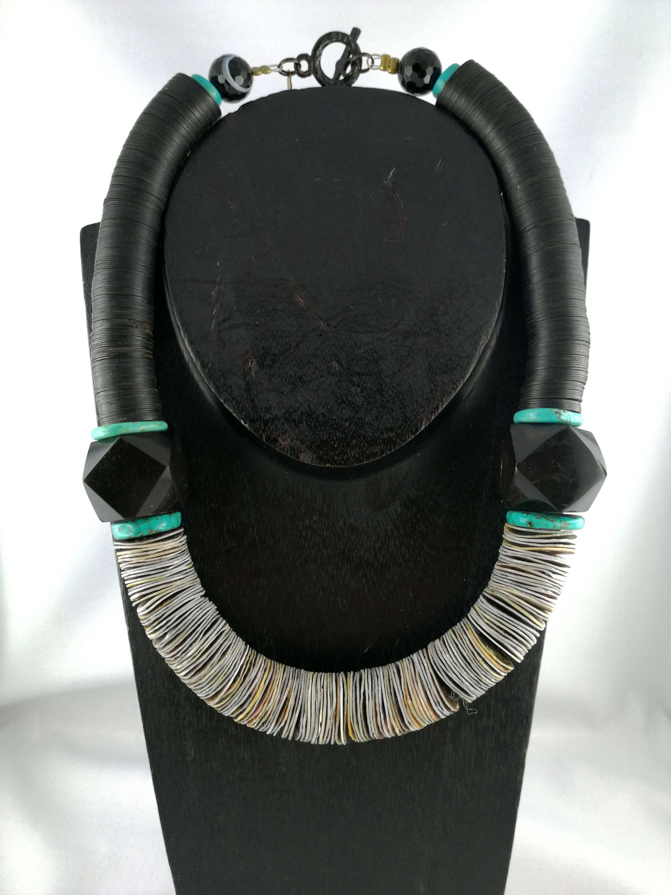 Collier en perles africaines koffi, nacre et ébène 