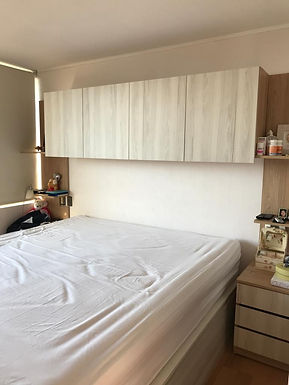 Respaldo con Estantería +Veladores y decorativos