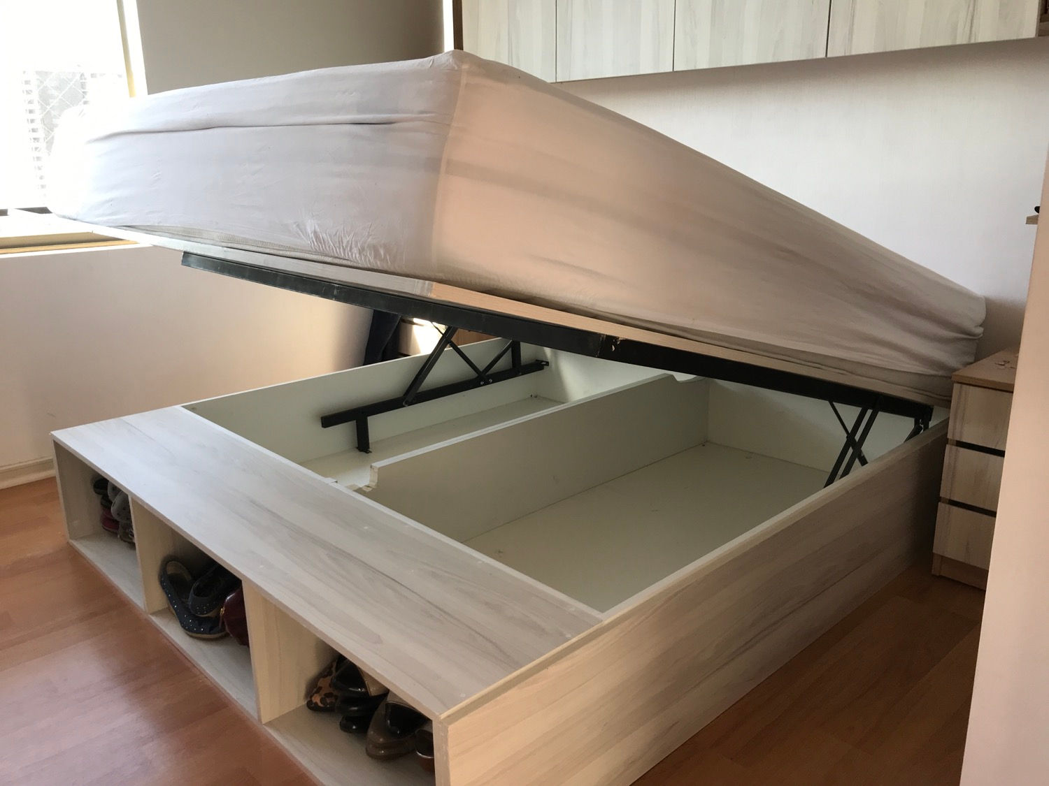 Cama baúl con muebles a medida