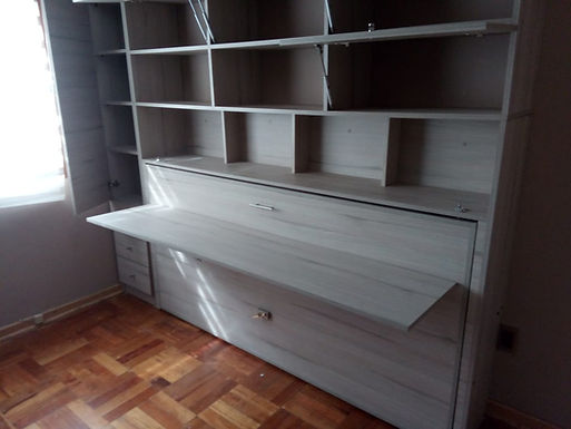 Cama escritorio abatible con muebles a medida