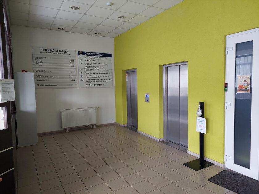 Miniatura: Prenajmeme dvoj kanceláriu v Bratislave na Račianskej ulici.