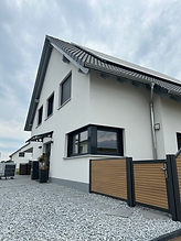 Vorgarten mit Terrassenplatten