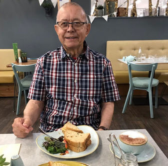 Lunch with papa 💕#postbirthdaytrip #victoriaspongcakemyfav