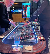 roulette-table-woman-dealer-blue-glass_e