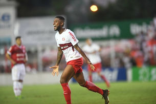 Atuações do Inter: Emerson Santos garante vitória, e Roberto surpreende