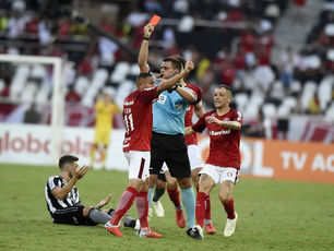 Damião diz que Inter não conseguiu jogar e lamenta confusão: "Adianta nada"