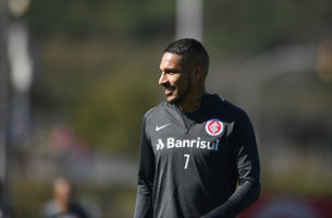 Guerrero chega ao Brasil, faz escala no Rio e se apresenta no Inter na próxima terça