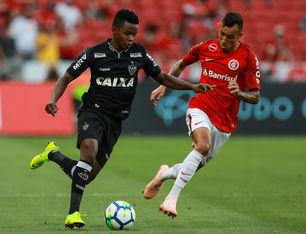 Colorados citam falta de paciência e aceitam cobrança após primeira derrota no Beira-Rio