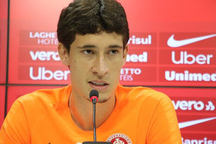 Rodrigo Dourado admite cobrança interna e estipula prazo para Inter chegar ao ápice.