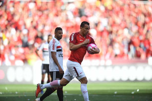 Leandro Damião usa redes sociais para desmentir notícia sobre o seu futuro