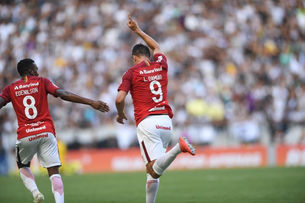 Gol na raça, na garra!!! Gol de @LeandroDamiaoo !!!!