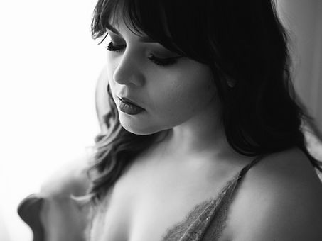 5 Ways to Make Your Boudoir Session More Comfortable - Missouri Boudoir Photoshoot
