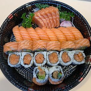 F01: Salmon lover A 28pcs 三文鱼套餐(28件)